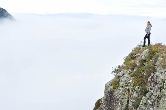 Observando o mar de nuvens que preenche o canyon Monte Negro, em São José dos Ausentes - RS